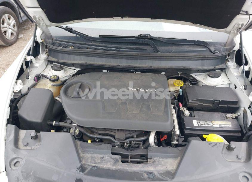 Photo 10 of 2014 Jeep Cherokee LATITUDE (VIN 1C4PJMCS8EW125834)