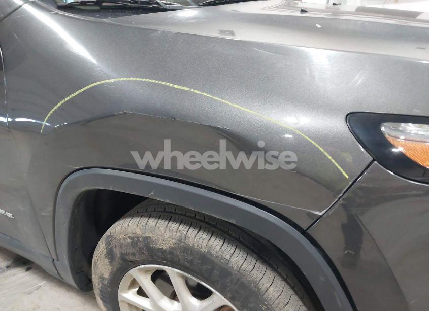 Photo 6 of 2014 Jeep Cherokee LATITUDE (VIN 1C4PJMCS8EW140432)