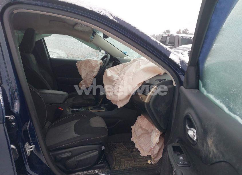 Photo 5 of 2014 Jeep Cherokee LATITUDE (VIN 1C4PJMCS8EW146327)