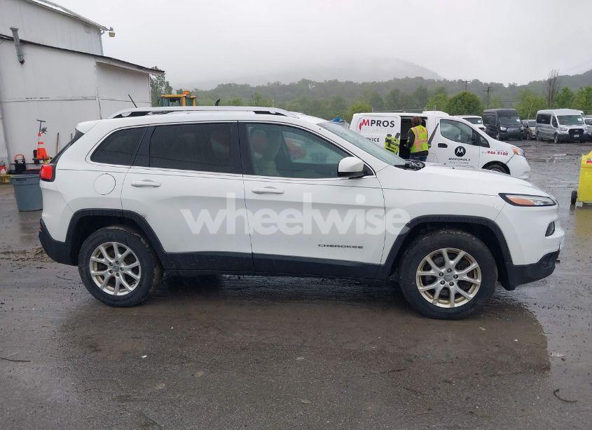 Photo 13 of 2015 Jeep Cherokee LATITUDE (VIN 1C4PJMCS8FW589353)