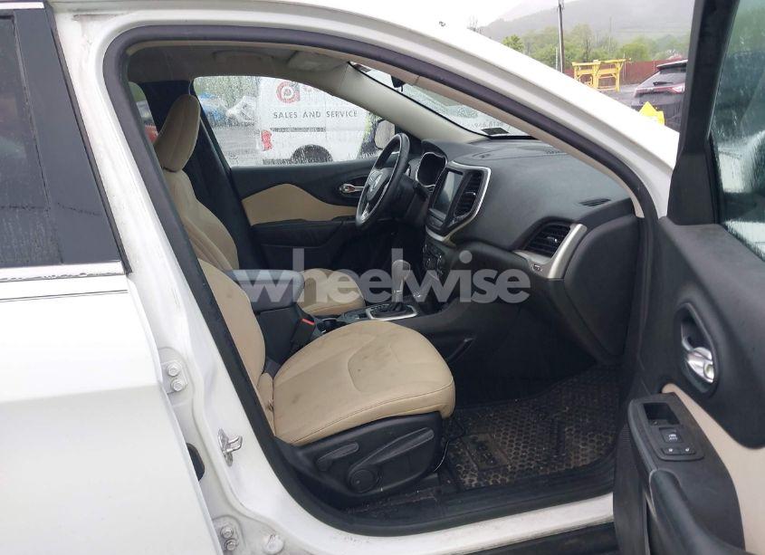 Photo 5 of 2015 Jeep Cherokee LATITUDE (VIN 1C4PJMCS8FW589353)