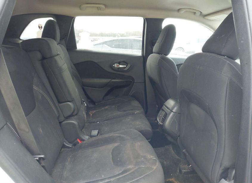 Photo 8 of 2015 Jeep Cherokee LATITUDE ALTITUDE (VIN 1C4PJMCS8FW755824)