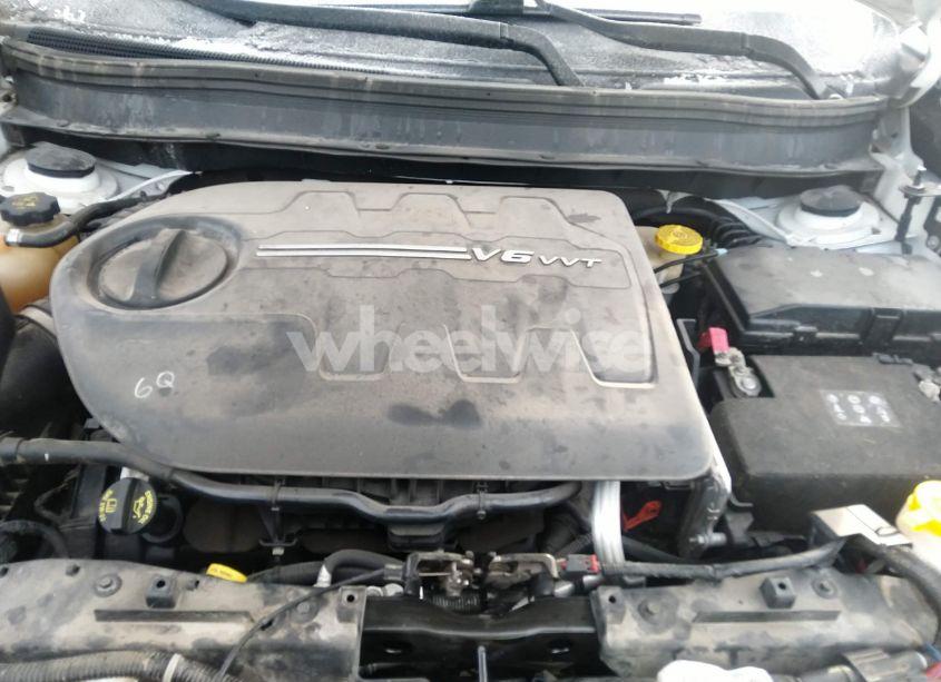 Photo 10 of 2015 Jeep Cherokee LATITUDE (VIN 1C4PJMCS8FW793957)