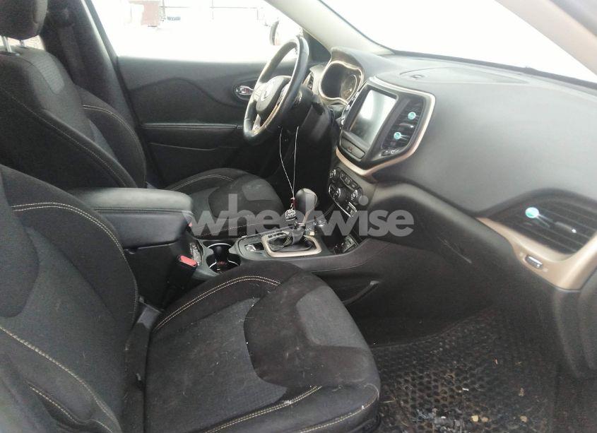 Photo 5 of 2015 Jeep Cherokee LATITUDE (VIN 1C4PJMCS8FW793957)