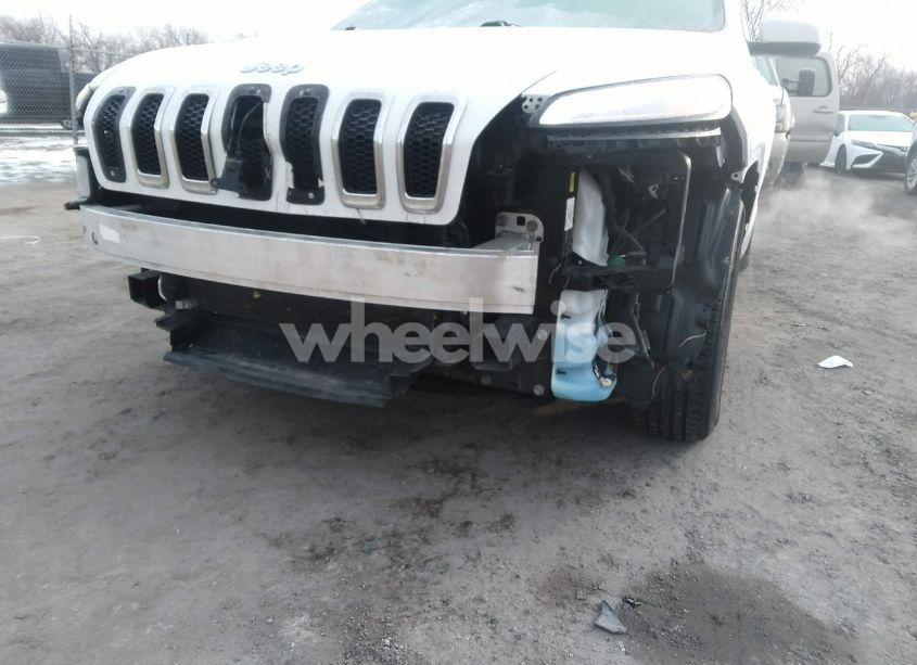 Photo 6 of 2015 Jeep Cherokee LATITUDE (VIN 1C4PJMCS8FW793957)