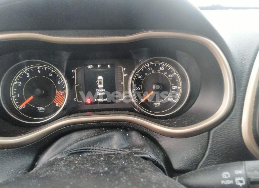 Photo 7 of 2015 Jeep Cherokee LATITUDE (VIN 1C4PJMCS8FW793957)