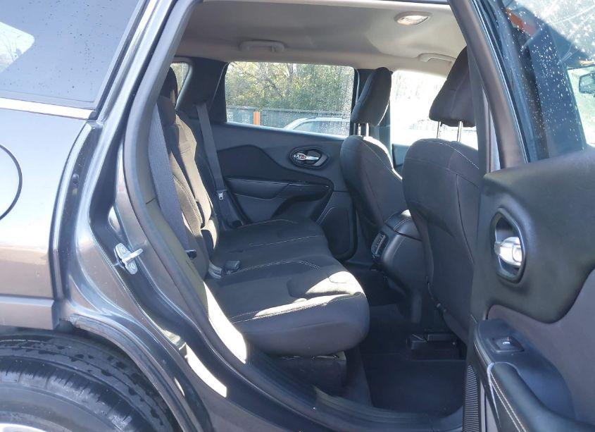 Photo 8 of 2016 Jeep Cherokee LATITUDE (VIN 1C4PJMCS8GW178424)