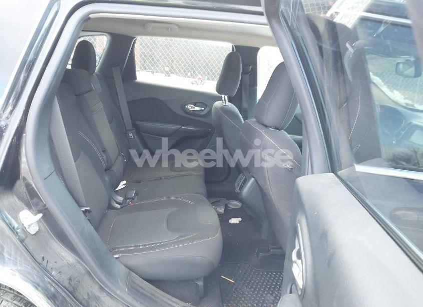 Photo 8 of 2016 Jeep Cherokee LATITUDE (VIN 1C4PJMCS8GW245748)