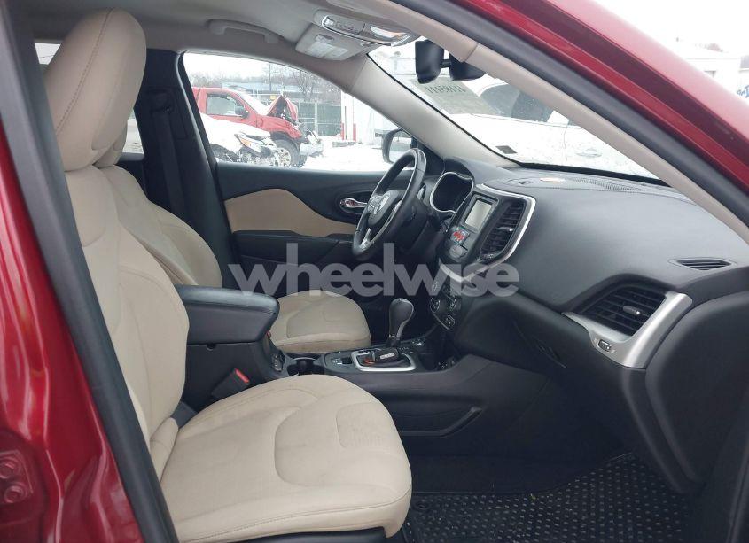 Photo 5 of 2017 Jeep Cherokee LATITUDE 4X4 (VIN 1C4PJMCS8HW532492)