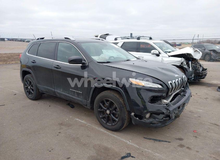 2017 Jeep Cherokee LATITUDE 4X4 (VIN 1C4PJMCS8HW649375) main photo