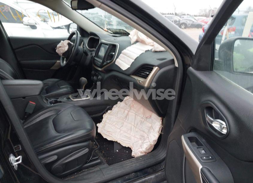 Photo 5 of 2017 Jeep Cherokee LATITUDE 4X4 (VIN 1C4PJMCS8HW649375)