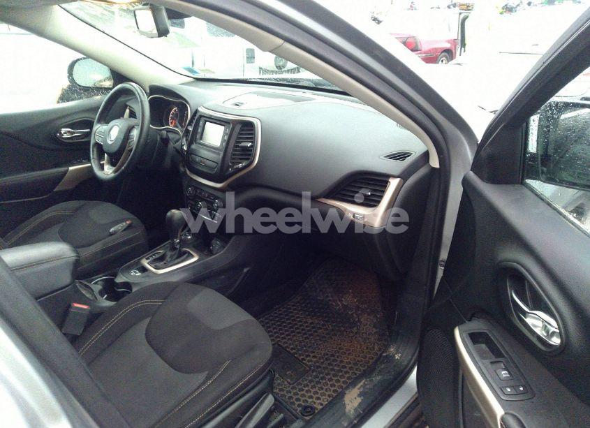 Photo 5 of 2017 Jeep Cherokee LATITUDE 4X4 (VIN 1C4PJMCS8HW649473)