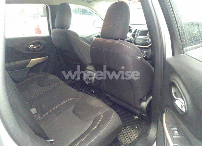 Photo 8 of 2017 Jeep Cherokee LATITUDE 4X4 (VIN 1C4PJMCS8HW649473)