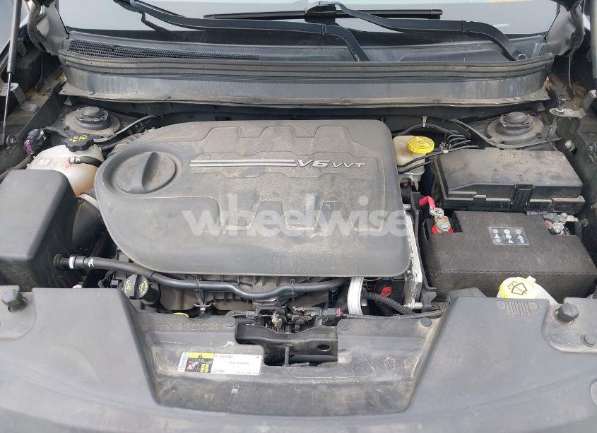 Photo 10 of 2015 Jeep Cherokee LATITUDE (VIN 1C4PJMCS9FW502950)