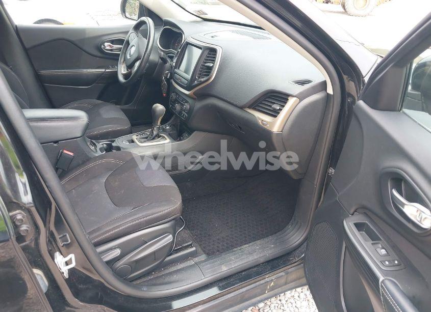 Photo 5 of 2015 Jeep Cherokee LATITUDE (VIN 1C4PJMCS9FW502950)