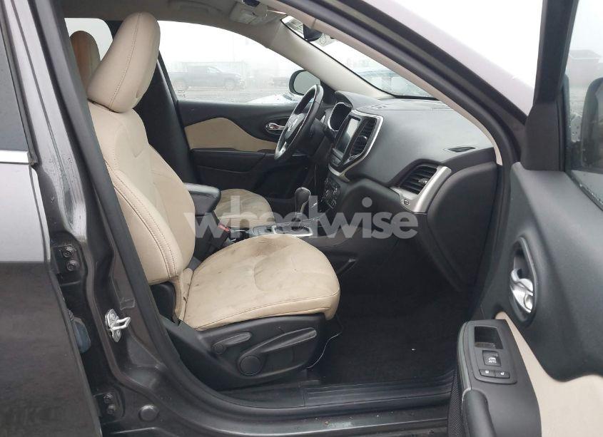 Photo 5 of 2015 Jeep Cherokee LATITUDE (VIN 1C4PJMCS9FW541456)