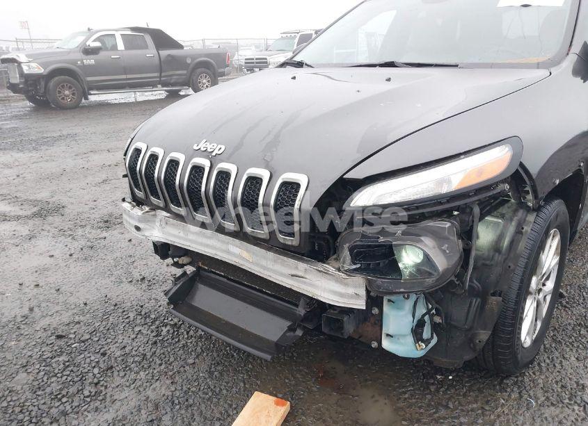 Photo 6 of 2015 Jeep Cherokee LATITUDE (VIN 1C4PJMCS9FW541456)