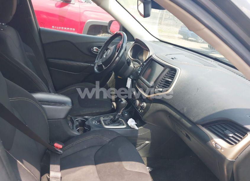 Photo 5 of 2015 Jeep Cherokee LATITUDE (VIN 1C4PJMCS9FW546107)