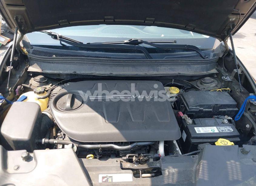 Photo 10 of 2015 Jeep Cherokee LATITUDE (VIN 1C4PJMCS9FW551694)