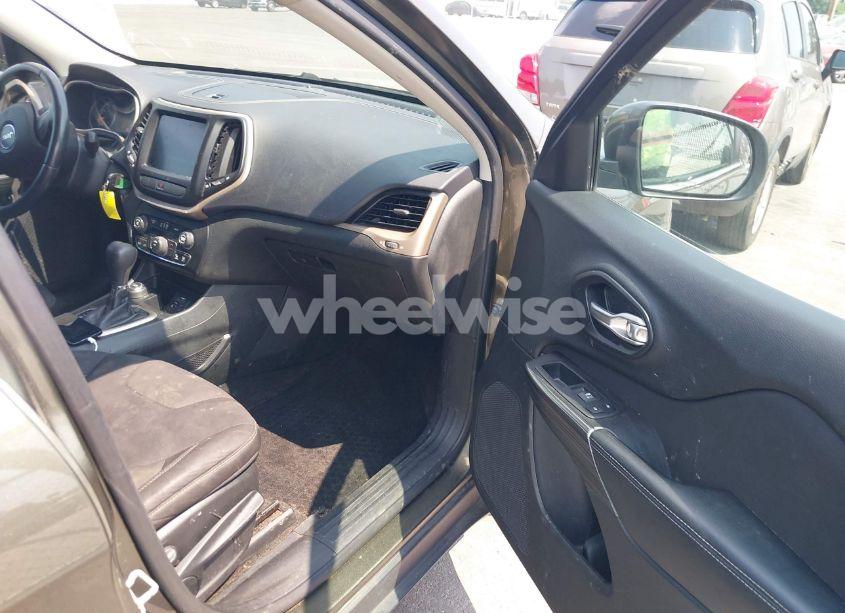 Photo 5 of 2015 Jeep Cherokee LATITUDE (VIN 1C4PJMCS9FW551694)