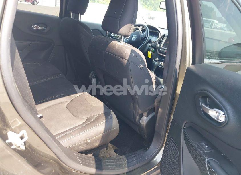 Photo 8 of 2015 Jeep Cherokee LATITUDE (VIN 1C4PJMCS9FW551694)