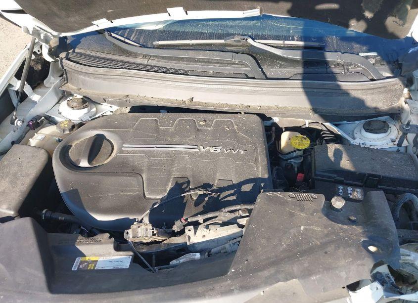 Photo 10 of 2015 Jeep Cherokee LATITUDE (VIN 1C4PJMCS9FW558466)