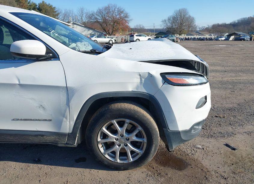 Photo 18 of 2015 Jeep Cherokee LATITUDE (VIN 1C4PJMCS9FW558466)