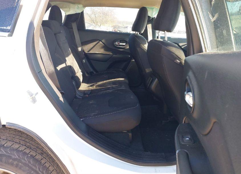 Photo 8 of 2015 Jeep Cherokee LATITUDE (VIN 1C4PJMCS9FW558466)