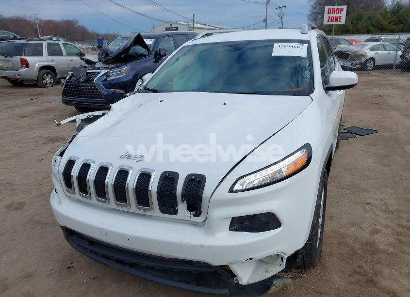 Photo 2 of 2015 Jeep Cherokee LATITUDE (VIN 1C4PJMCS9FW625521)