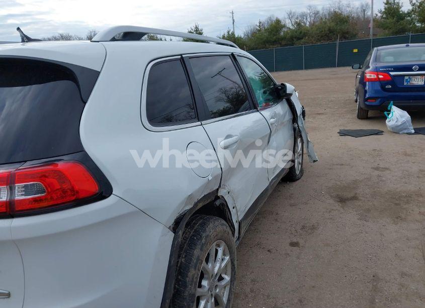Photo 6 of 2015 Jeep Cherokee LATITUDE (VIN 1C4PJMCS9FW625521)
