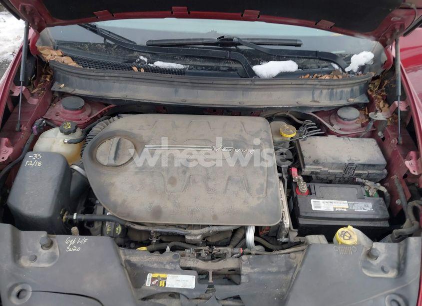 Photo 10 of 2015 Jeep Cherokee LATITUDE (VIN 1C4PJMCS9FW681622)