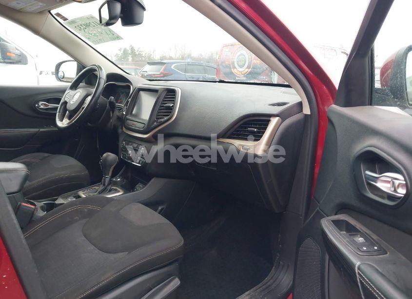 Photo 5 of 2015 Jeep Cherokee LATITUDE (VIN 1C4PJMCS9FW681622)