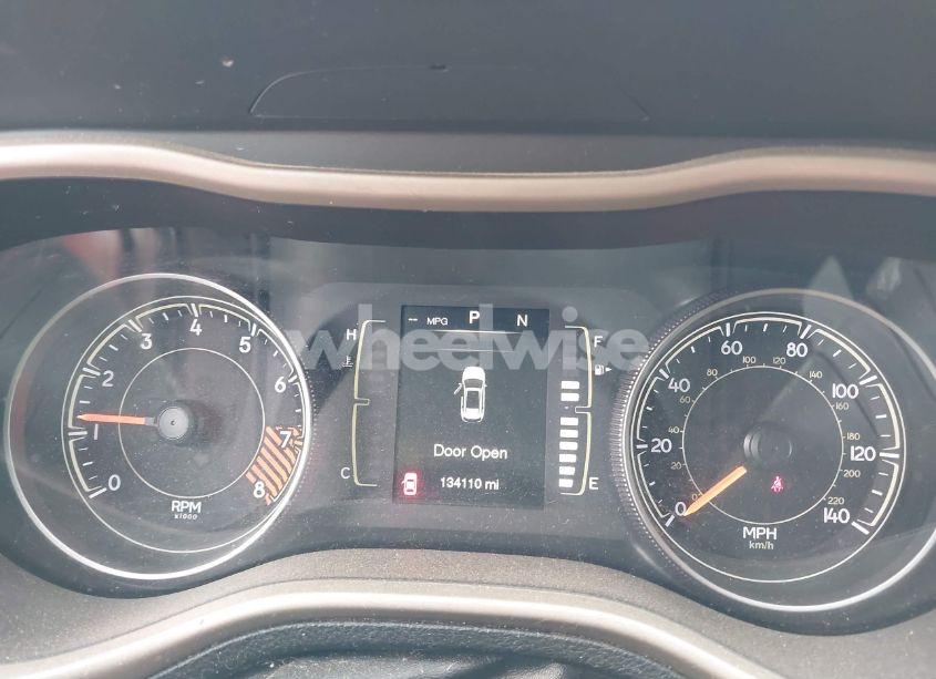 Photo 7 of 2015 Jeep Cherokee LATITUDE (VIN 1C4PJMCS9FW681622)