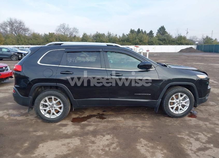 Photo 13 of 2016 Jeep Cherokee LATITUDE (VIN 1C4PJMCS9GW102324)