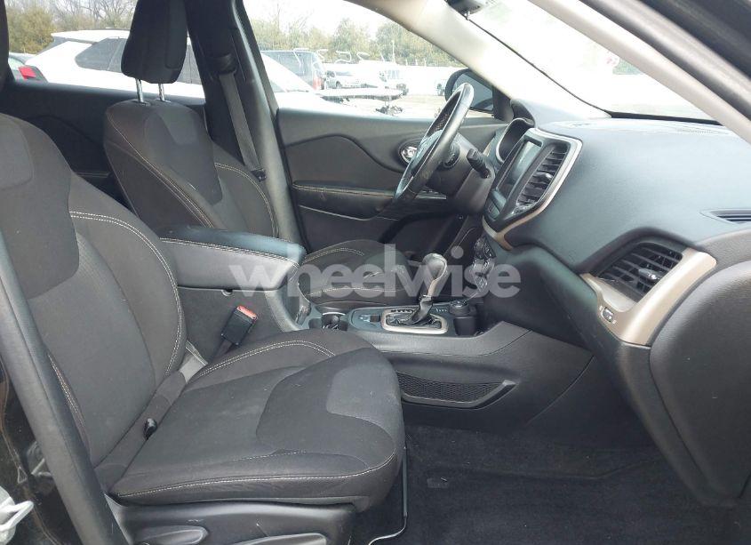 Photo 5 of 2016 Jeep Cherokee LATITUDE (VIN 1C4PJMCS9GW102324)