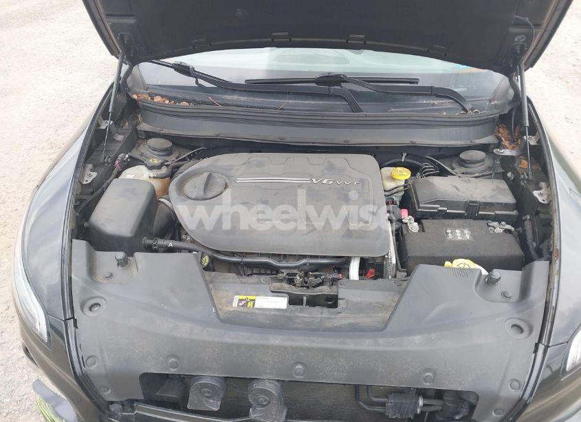 Photo 10 of 2016 Jeep Cherokee LATITUDE (VIN 1C4PJMCS9GW105529)