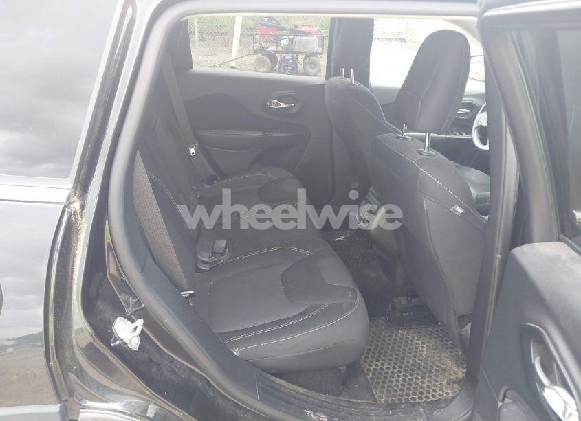 Photo 8 of 2016 Jeep Cherokee LATITUDE (VIN 1C4PJMCS9GW105529)