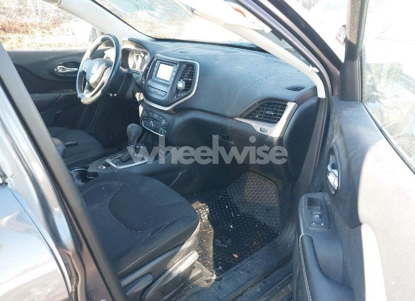 Photo 5 of 2016 Jeep Cherokee LATITUDE (VIN 1C4PJMCS9GW132262)