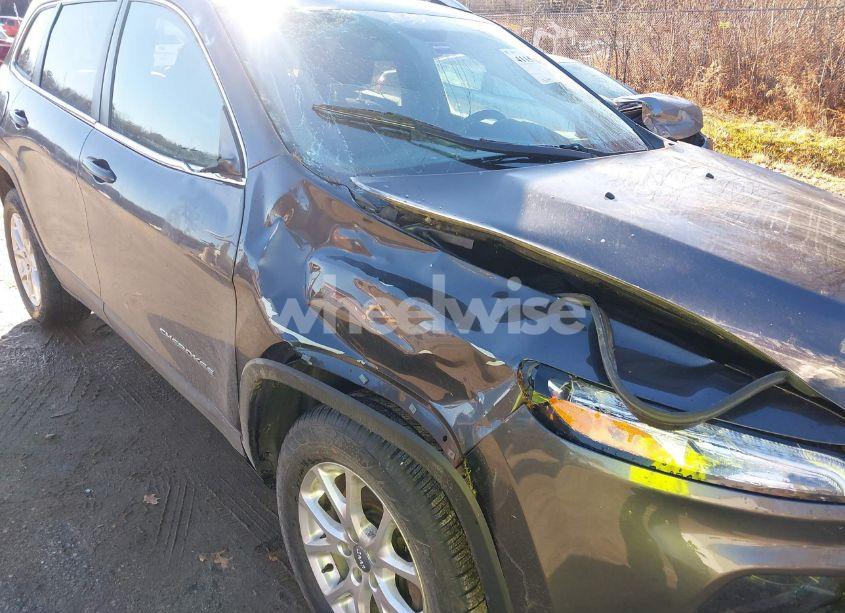 Photo 6 of 2016 Jeep Cherokee LATITUDE (VIN 1C4PJMCS9GW132262)