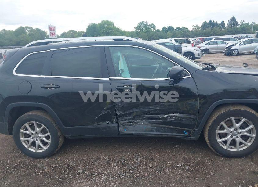 Photo 13 of 2016 Jeep Cherokee LATITUDE (VIN 1C4PJMCS9GW133444)