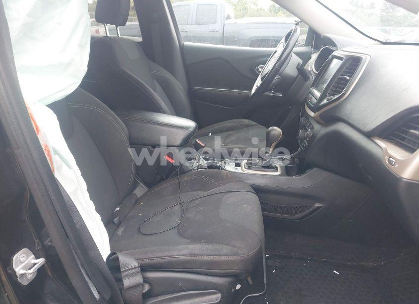 Photo 5 of 2016 Jeep Cherokee LATITUDE (VIN 1C4PJMCS9GW133444)