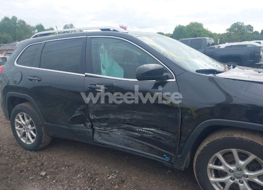 Photo 6 of 2016 Jeep Cherokee LATITUDE (VIN 1C4PJMCS9GW133444)