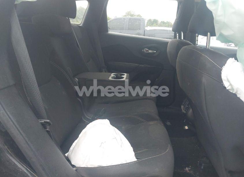 Photo 8 of 2016 Jeep Cherokee LATITUDE (VIN 1C4PJMCS9GW133444)