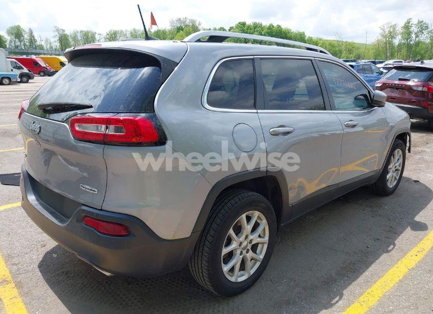 Photo 4 of 2016 Jeep Cherokee LATITUDE (VIN 1C4PJMCS9GW213469)