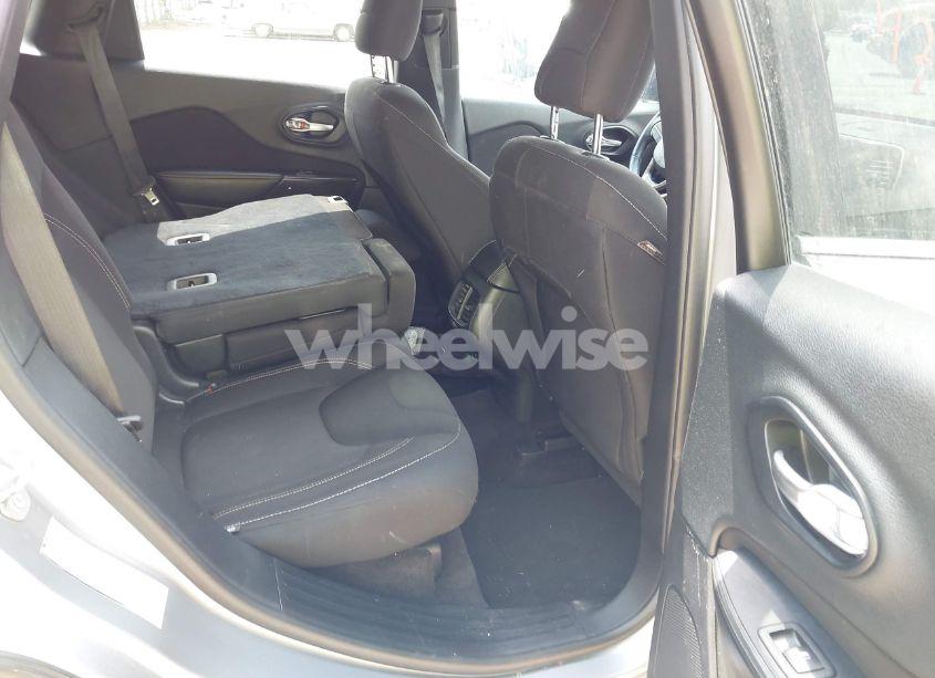 Photo 8 of 2016 Jeep Cherokee LATITUDE (VIN 1C4PJMCS9GW213469)