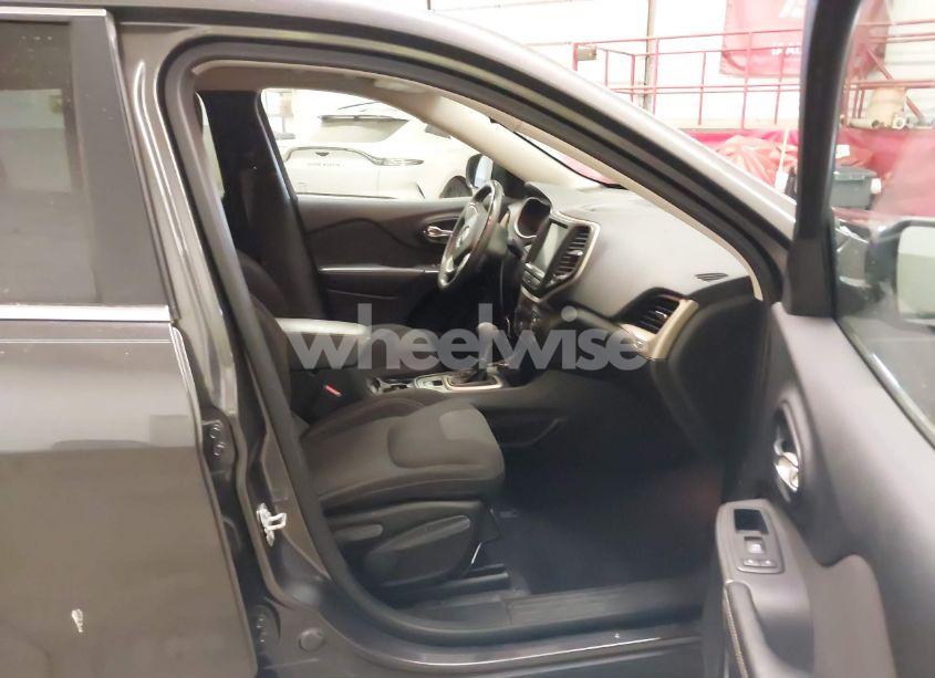 Photo 5 of 2017 Jeep Cherokee LATITUDE 4X4 (VIN 1C4PJMCS9HW501655)