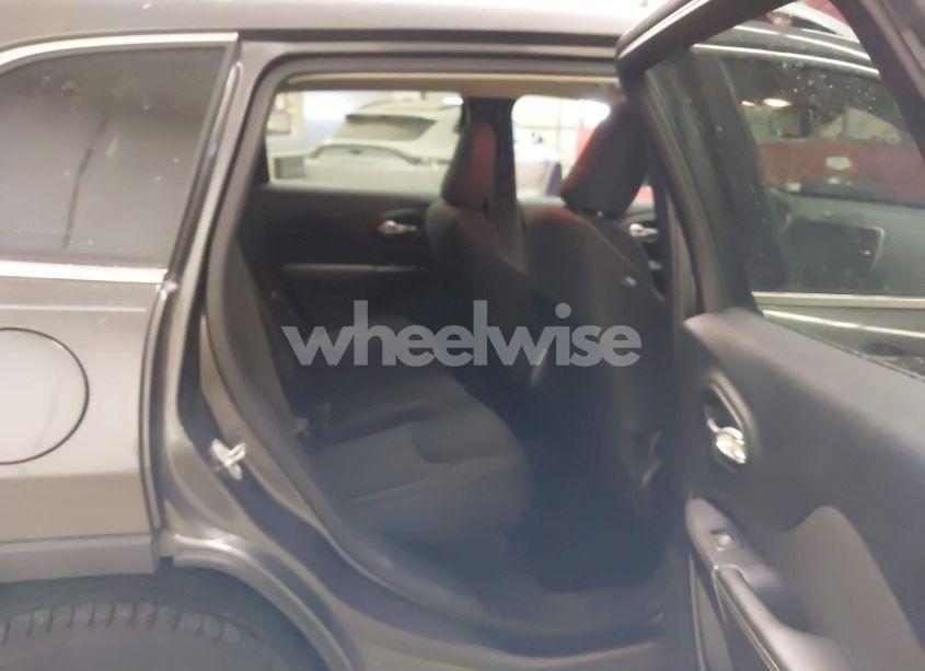 Photo 8 of 2017 Jeep Cherokee LATITUDE 4X4 (VIN 1C4PJMCS9HW501655)