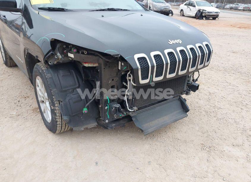 Photo 6 of 2017 Jeep Cherokee LATITUDE 4X4 (VIN 1C4PJMCS9HW513580)