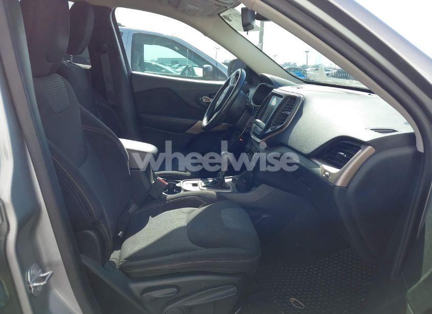 Photo 5 of 2017 Jeep Cherokee LATITUDE 4X4 (VIN 1C4PJMCS9HW612254)