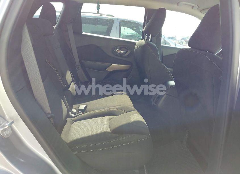 Photo 8 of 2017 Jeep Cherokee LATITUDE 4X4 (VIN 1C4PJMCS9HW612254)